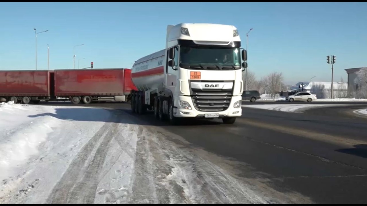 БҚО-да жүк көліктері жолдарды бүлдіріп жатыр