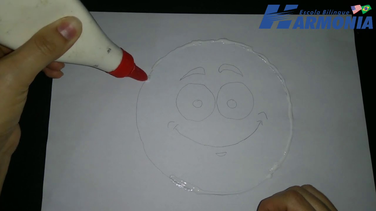 Atividade de arte 1° ano: Colagem com areia.