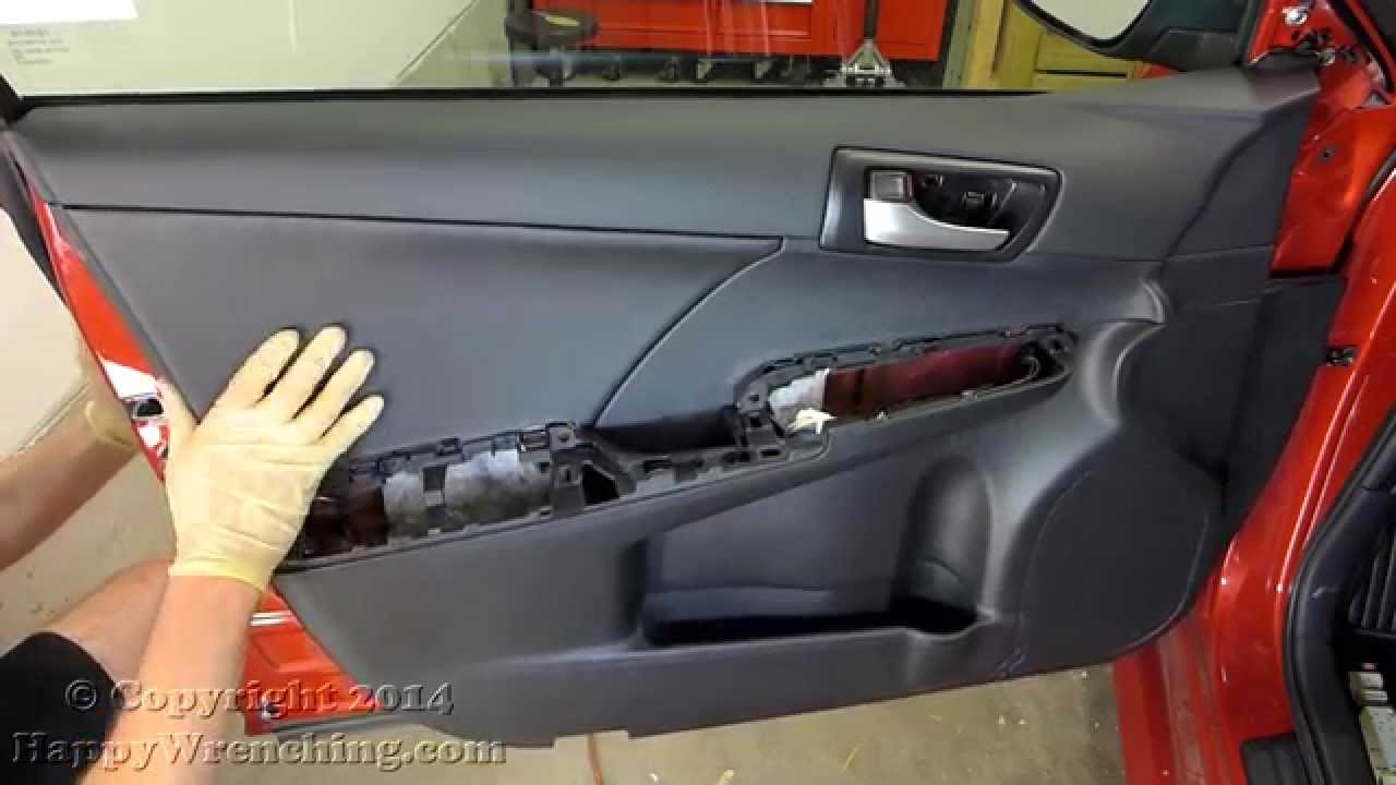 Снятие дверной панели и динамика Toyota Camry (2012 - 2014)