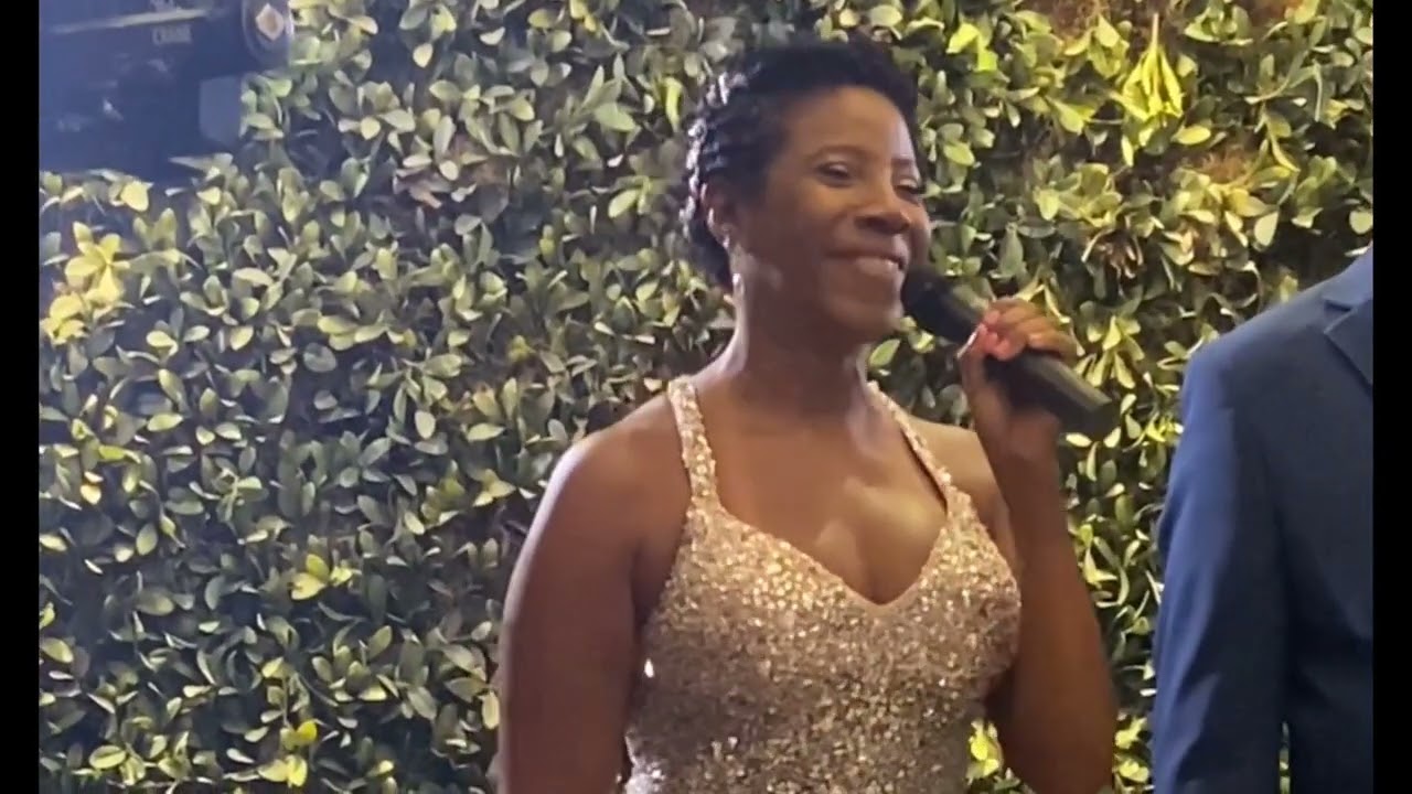 CASAL FELIZ  (Voz Alcidéa Miguel)  - Autor Ton Carfi - Casamento (cover)