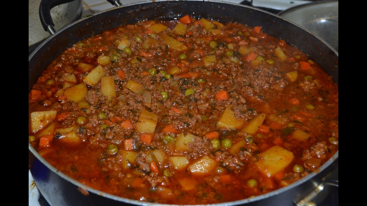 Carne molida con vegetales y platanos maduros - picadillo