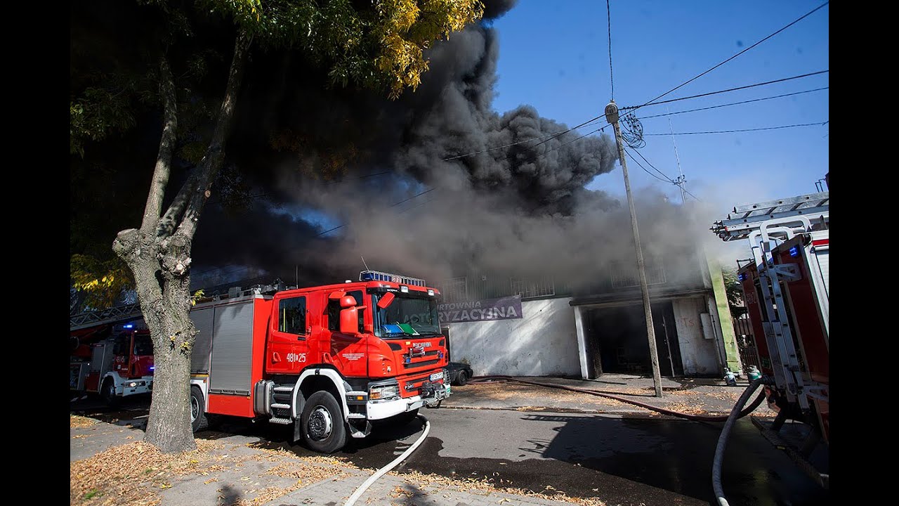 Pożar hurtowni na ul. Toruńskiej w Pabianicach