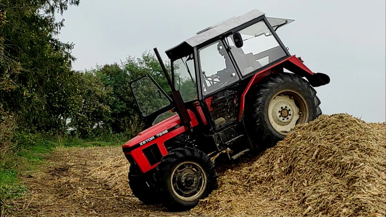 Zetor 7245 silage / dusání hrany siláže