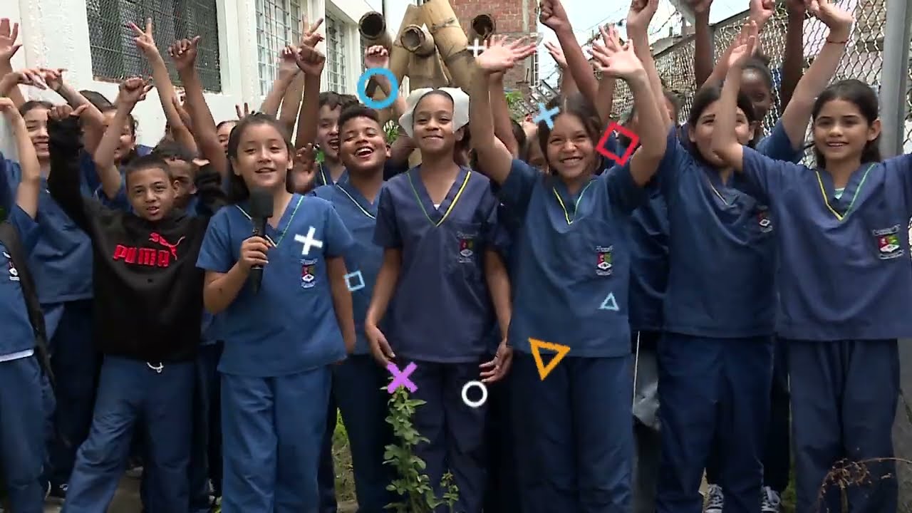 Estudiantes aplican la educación Steam con huertas verticales