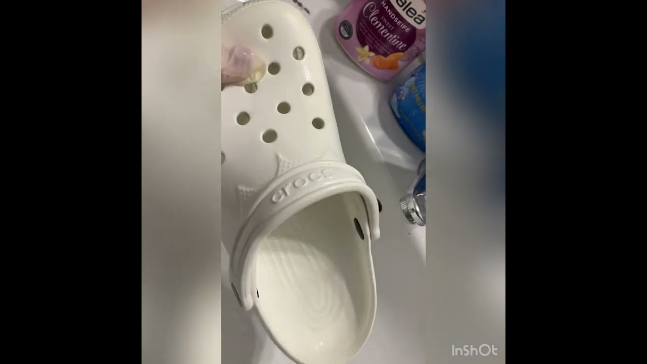 Как отмыть резиновую обувь от плесени.