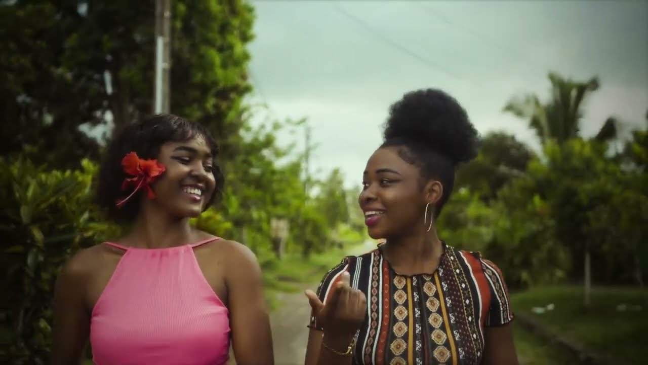 Akiio - AYÉ 🥳 Feat. @NProGameOfficiel  (Clip Officiel)