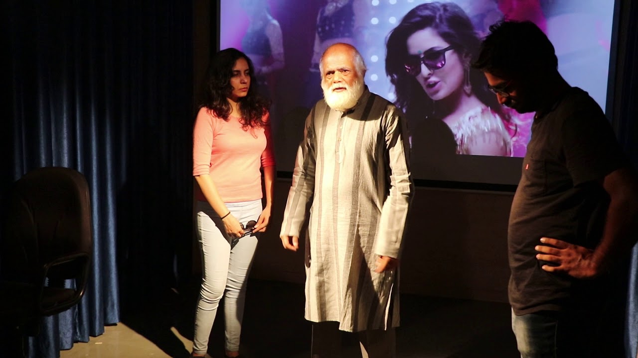 Professor Samar Nakhate of MITSFT conducting film direction workshop