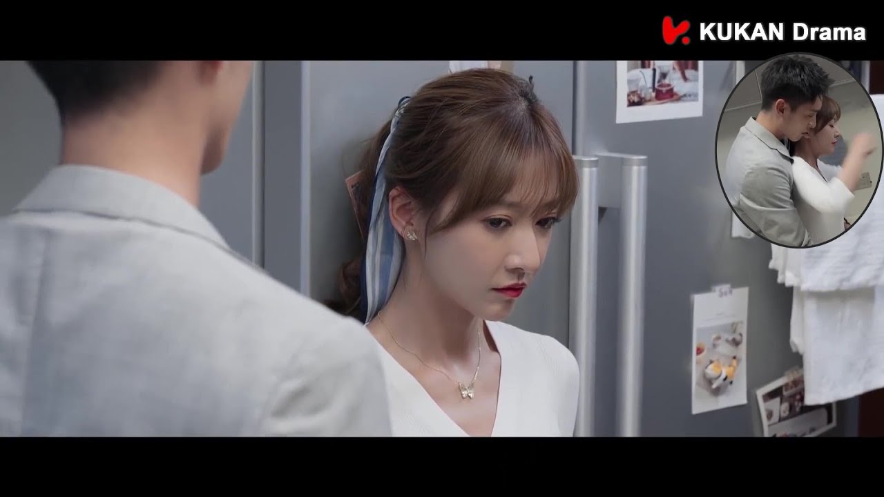 Она разозлилась и не простила начальника, а он каждую секунду приставал к ней, чтобы она простила