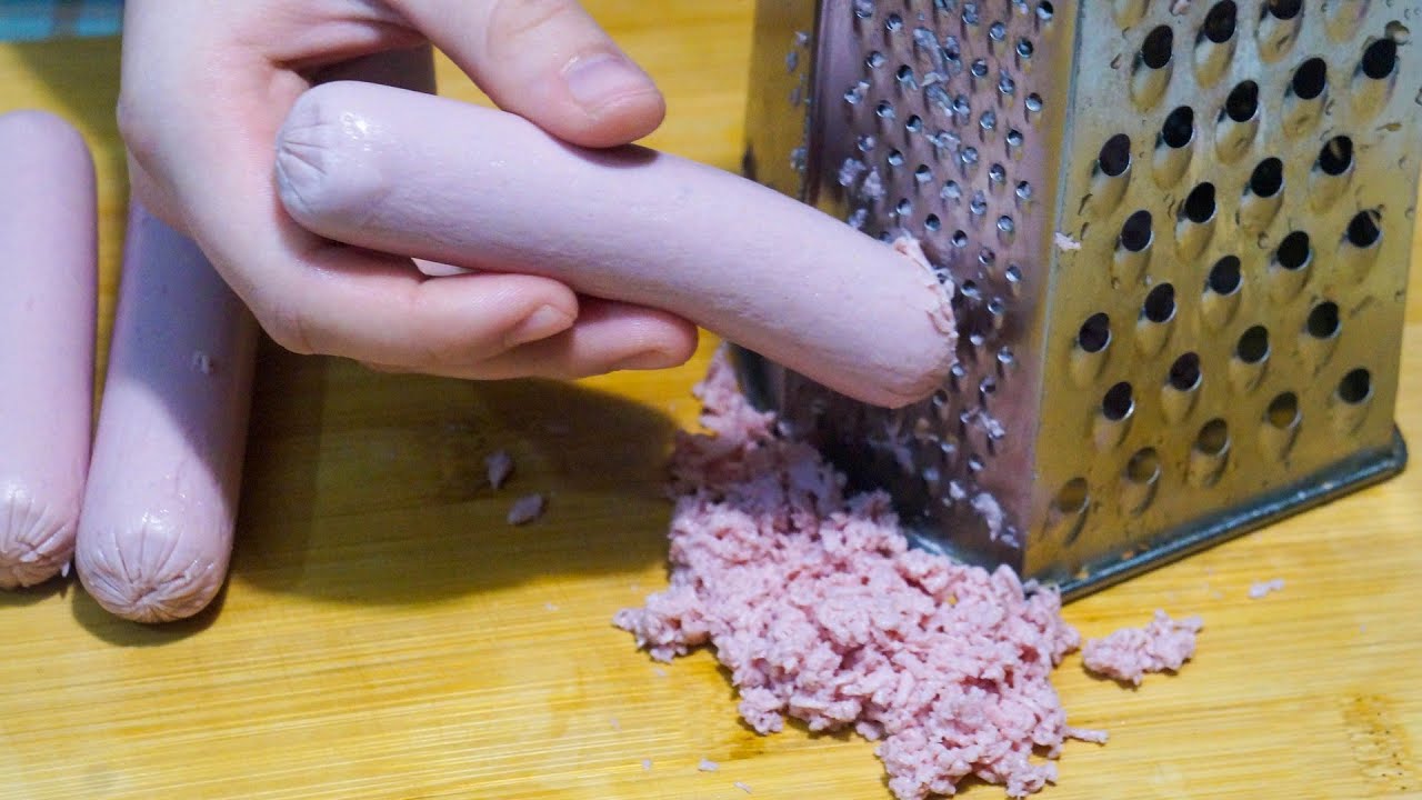 Натираю сосиски на тёрке. Безумно вкусно, хоть тарелку ГРЫЗИ! Крутой перекус Выходного дня!