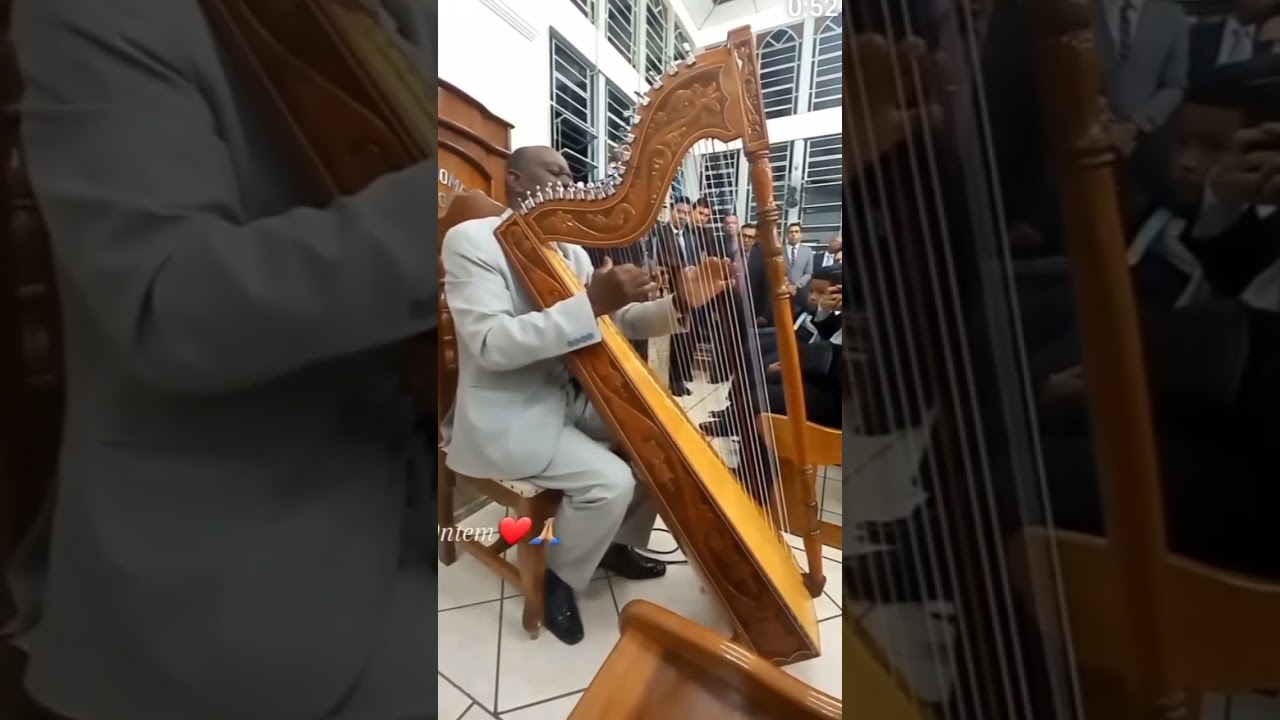 irm&atilde;o tocando harpa CCB #ccb #storys