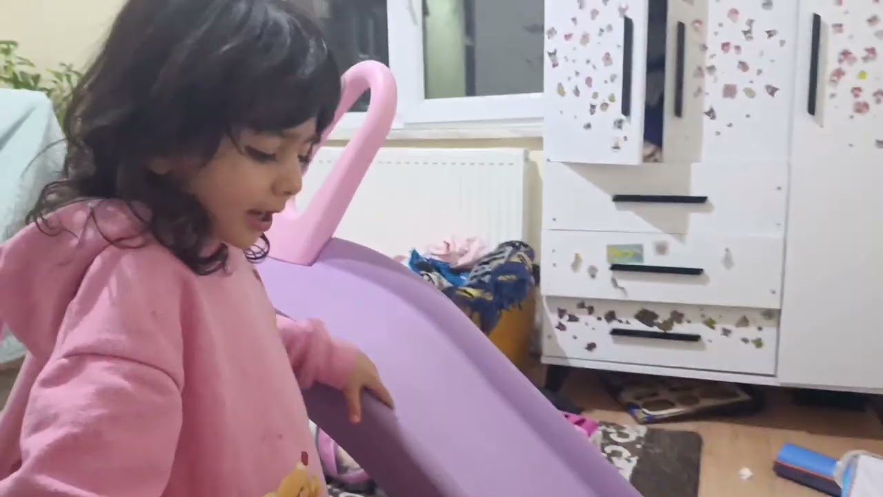 Eylül ve Ekim oyunda ev yapıp içine en sevdikleri oyuncakları doldurdular. Tanışmak ister misiniz?