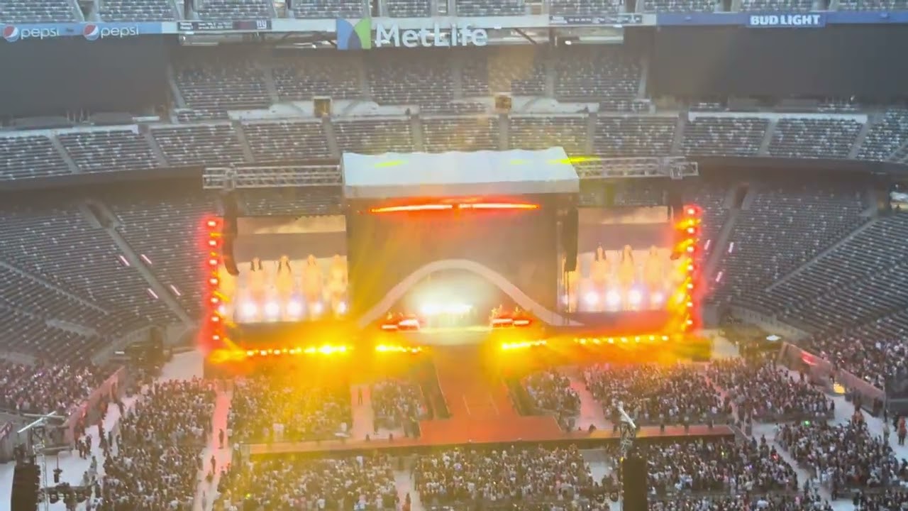 Feel Special - TWICE | TWICE 5TH WORLD TOUR 'READY TO BE' New Jersey