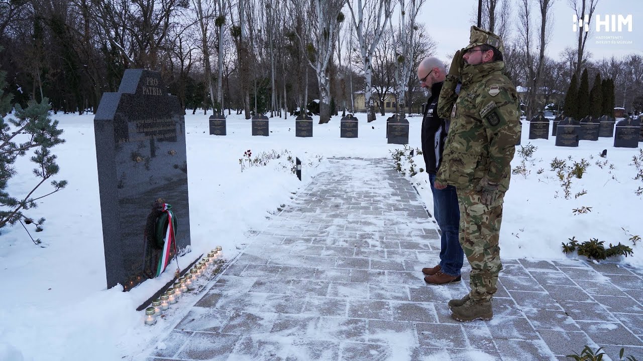 Január 12. - Mécsesgyújtás a Fiumei úti Sírkert 52-es parcellájában