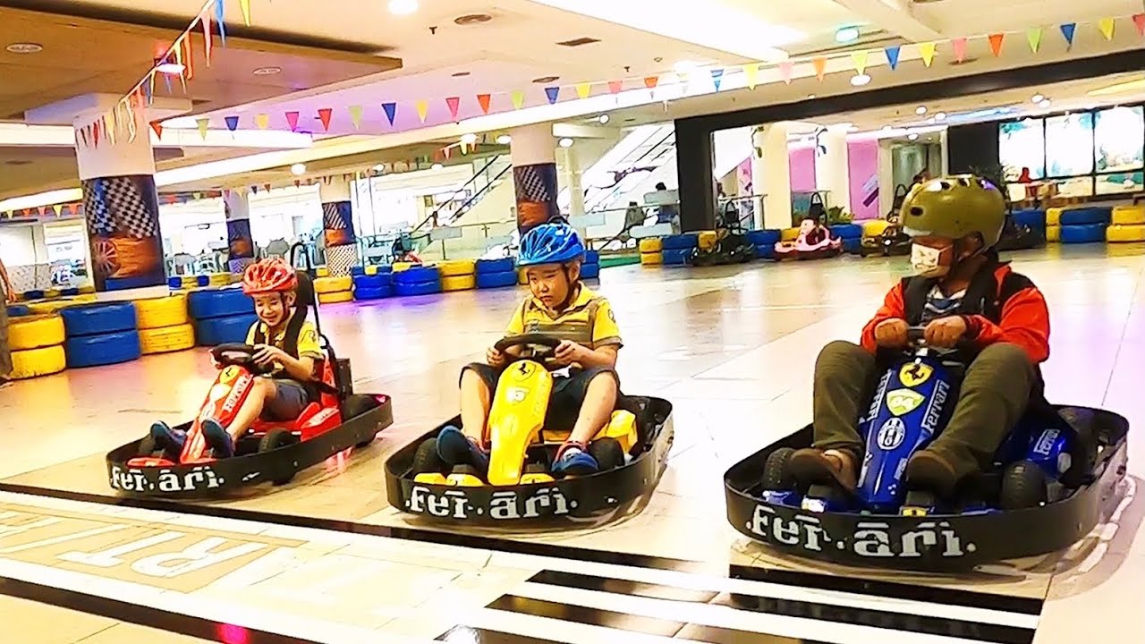 Naik Gokart Pegasus Karting di Pluit Village Mall.
