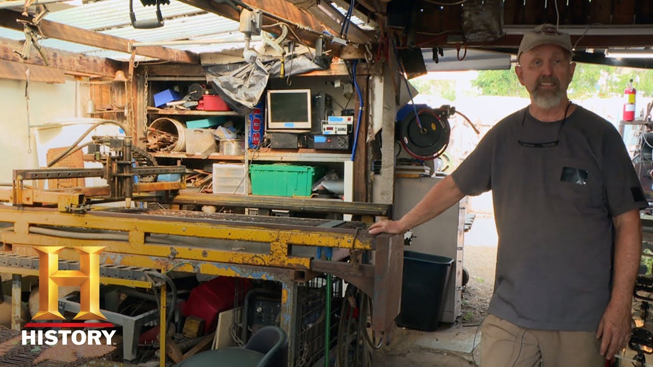 Forged in Fire: Bonus - Steel Takedown Bow Home Follow Tour (Season 5, Episode 36) | History