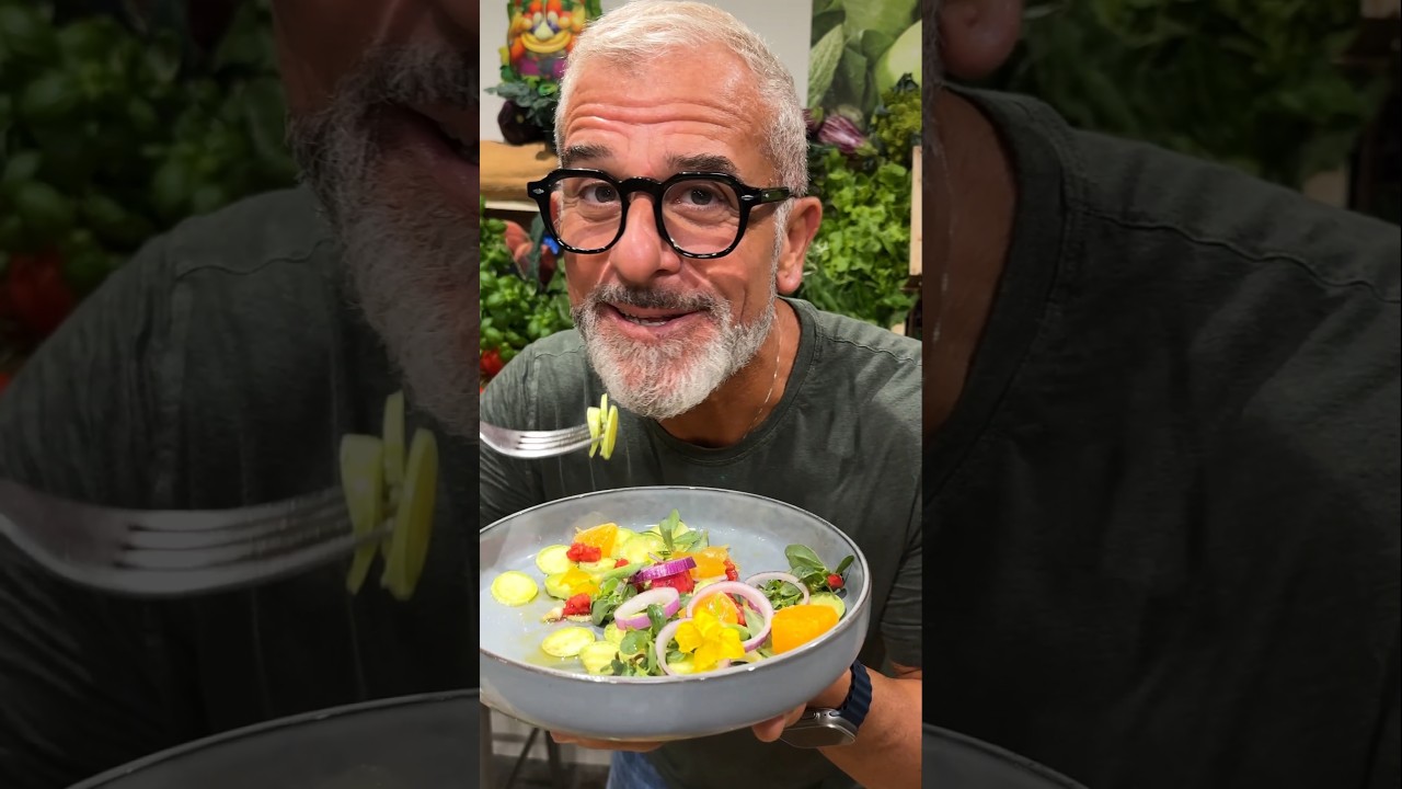 Insalata ricca con frutta e verdura 🥗 #chefmaxmariola
