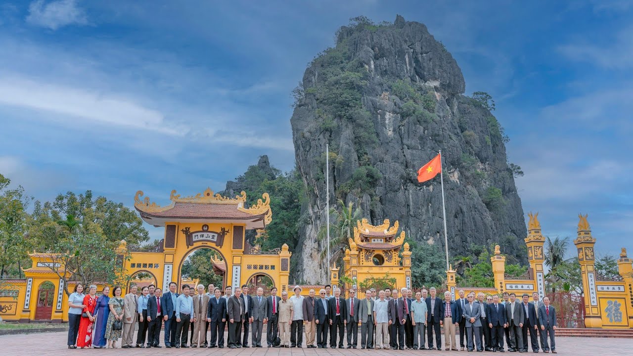 ĐOÀN NGUYÊN LÃNH ĐẠO TỈNH QUẢNG NINH, TẬP ĐOÀN TKV  VÀ CÁC CTY VÙNG CẨM PHẢ. VỀ THĂM VÙNG MỎ CẨM PHẢ