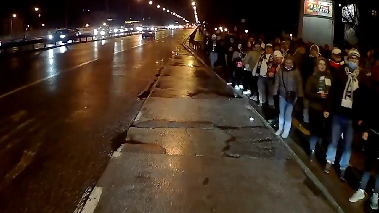 Legia Warszawa.  Przyśpiewki kibiców w  autobusie po meczu z Radomiakiem