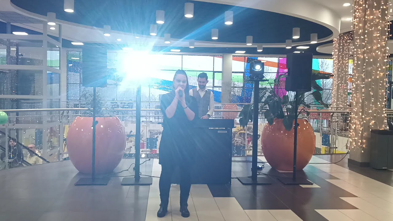Anna Porowska - Tak łatwiej (Świąteczny Festyn Charytatywny w Centrum Handlowym Feeria)