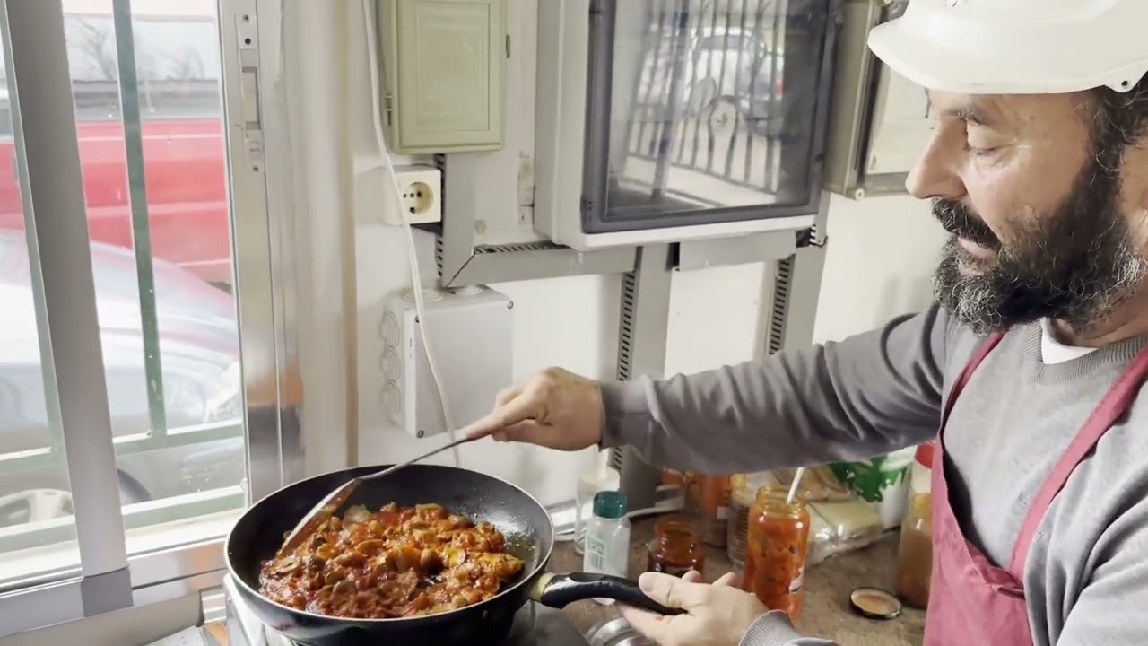 ¡ HOY COCINAMOS SETAS CON TOMATE, ACOMPAÑADAS CON HUEVO FRITO !