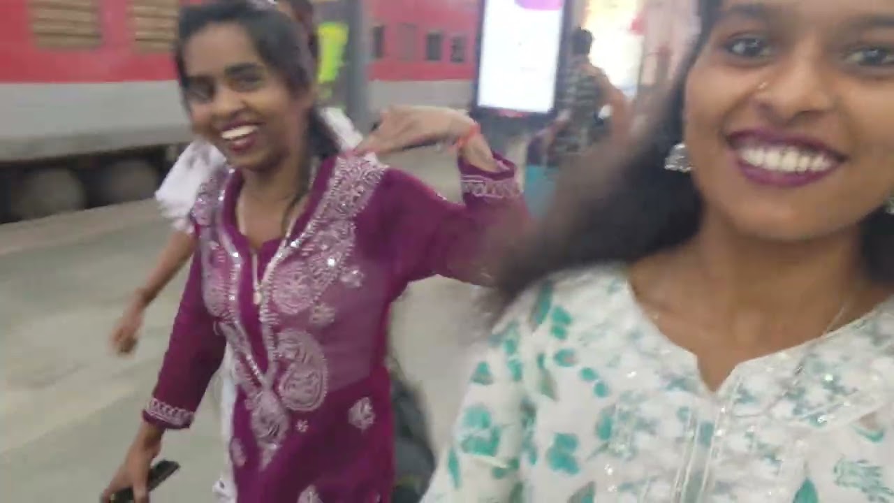 Hey guys #vlog aaj meri mummy gaon ja rahi gai