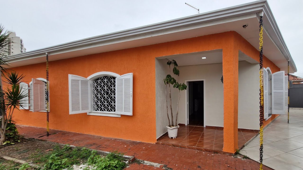 #VENDIDA Casa 🏠 isolada 3 dormitórios sendo 1 suíte, 200 metros da praia 🌴 no Jardim Imperador
