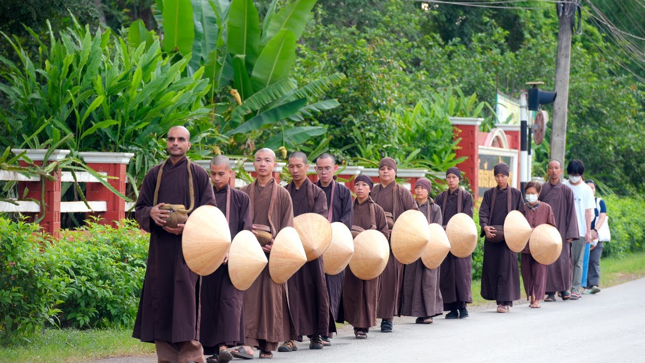 KHẤT THỰC TRONG THÔN XÓM | LÀNG MAI THÁI LAN | 05.2023