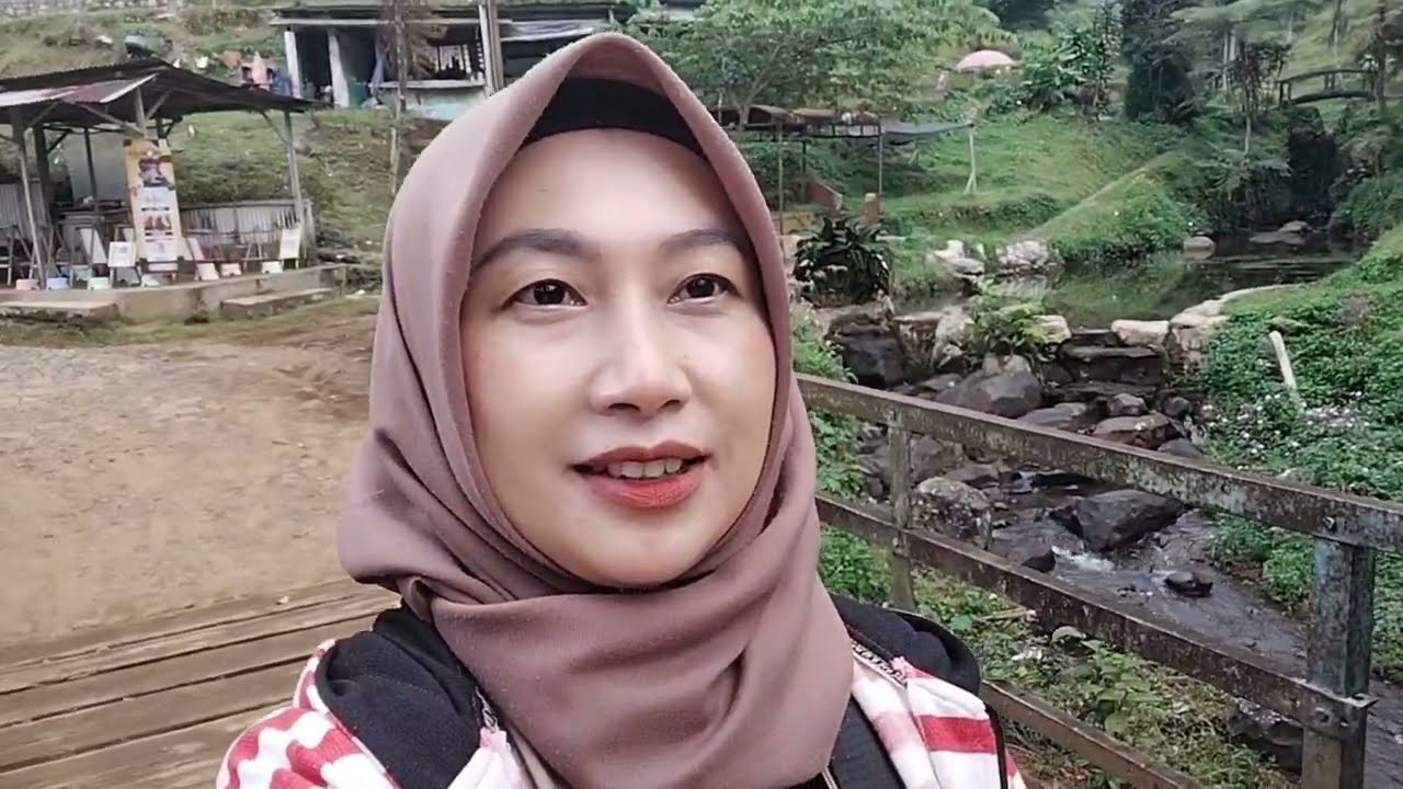 SUASANA DI KEBUN TEH  PAGILARAN BLADO