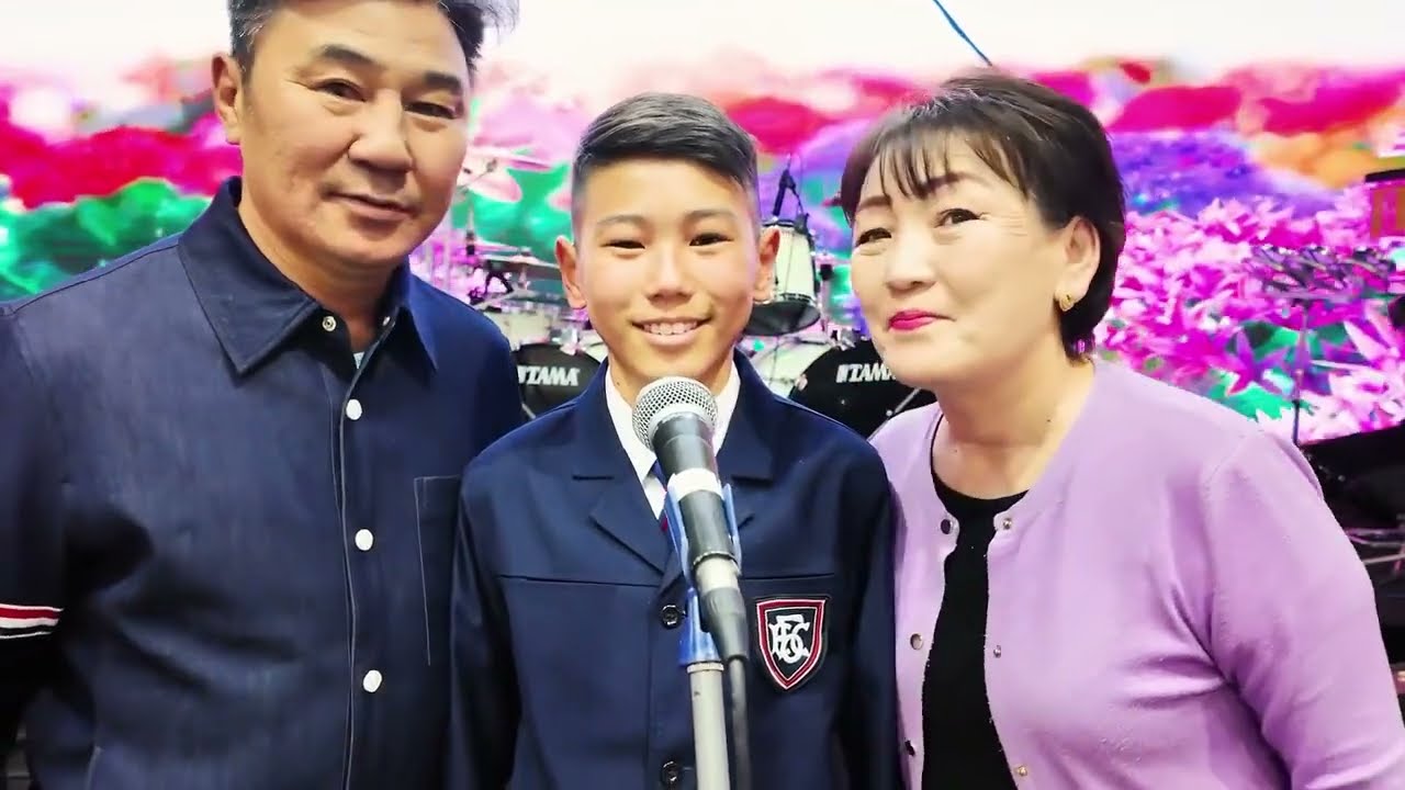 Миний ээж жирийн нэгэн монгол бүсгүй Миний ээж жавхаалаг нэгэн эмэгтэй морь цоллооч хүү Тэмүүлэн