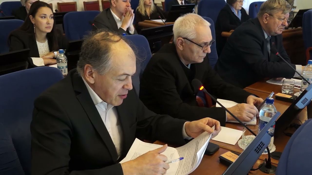 Региональные парламентарии продолжают работу.