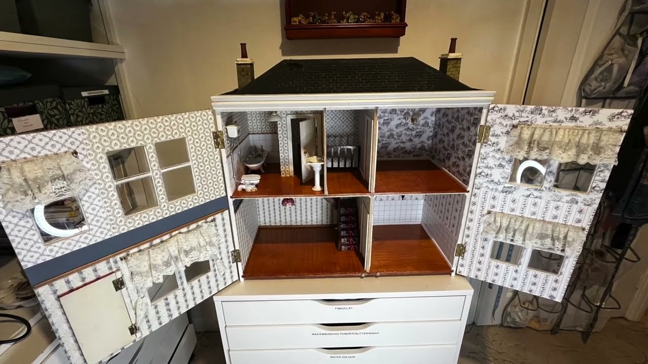 Renovating a friends 40 year old doll house!
