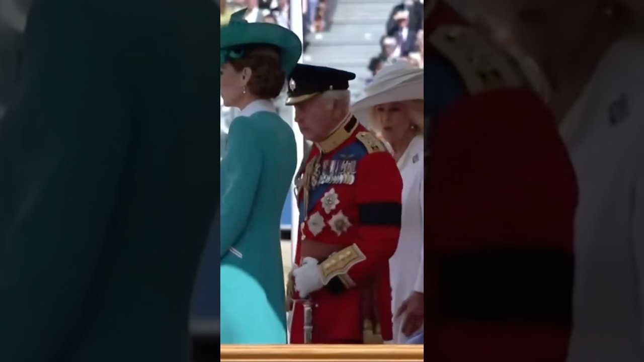 El rey Carlos III le pide a la reina Camilla que le cambie el sitio, &iquest;error de protocolo? #realeza