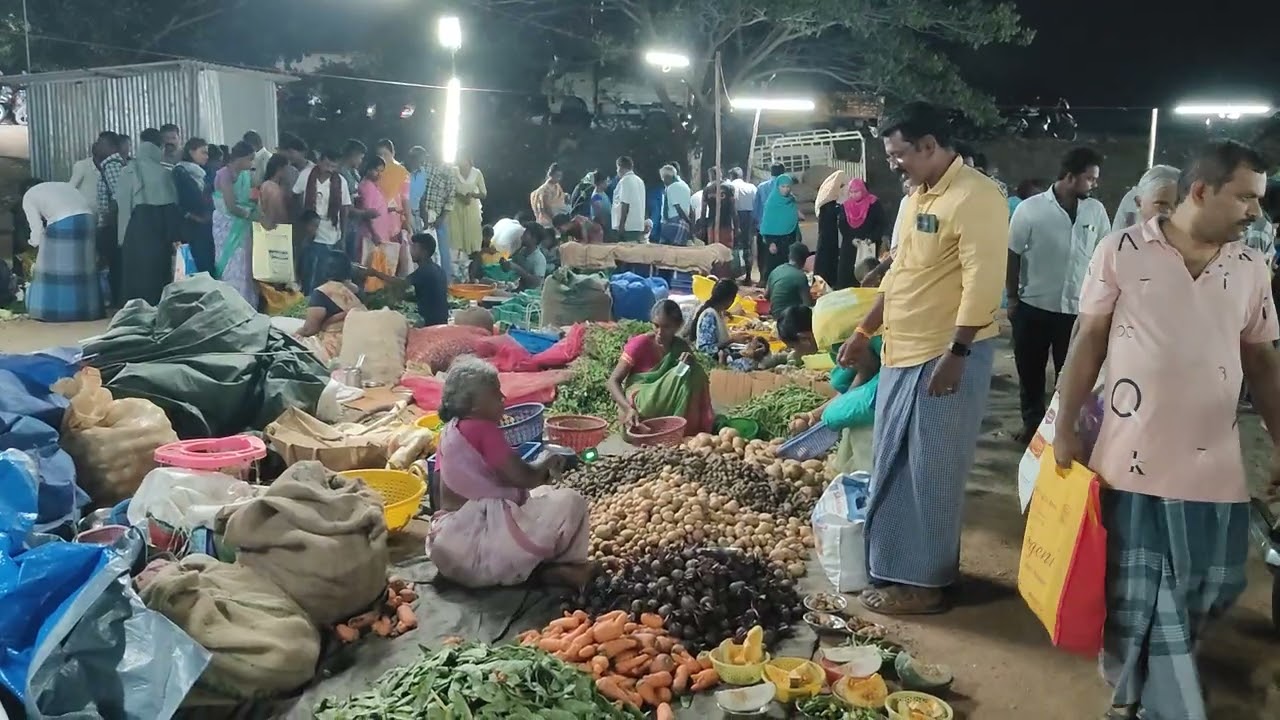 காரியாபட்டி 11.02.2026 புதன்கிழமை வாரச்சந்தையில் காய்கறிகளின் விலை குறைப்பால் பொதுமக்கள் மகிழ்ச்சி.