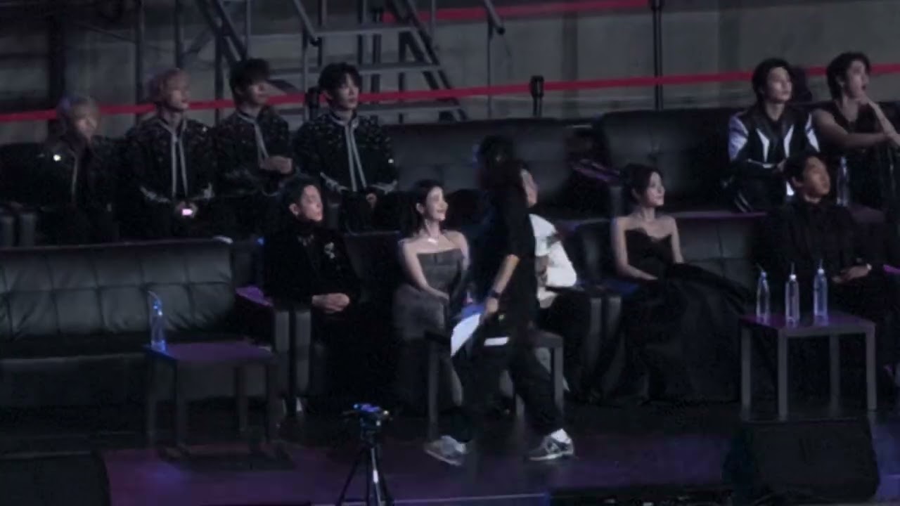 20251206  高雄AAA頒獎典禮 IU&朴寶劍&佐藤健9