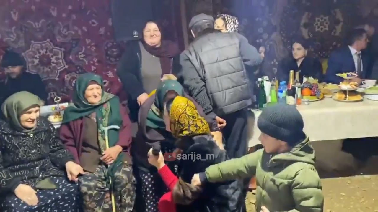 Даргинская песня. Хадижат Османова в гостях у бабушек.