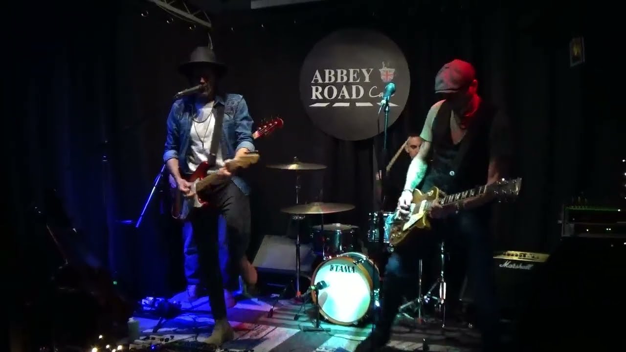 SILENT WALLS - Hernandez & Sampedro (Live @ Abbey Road, Cervia)