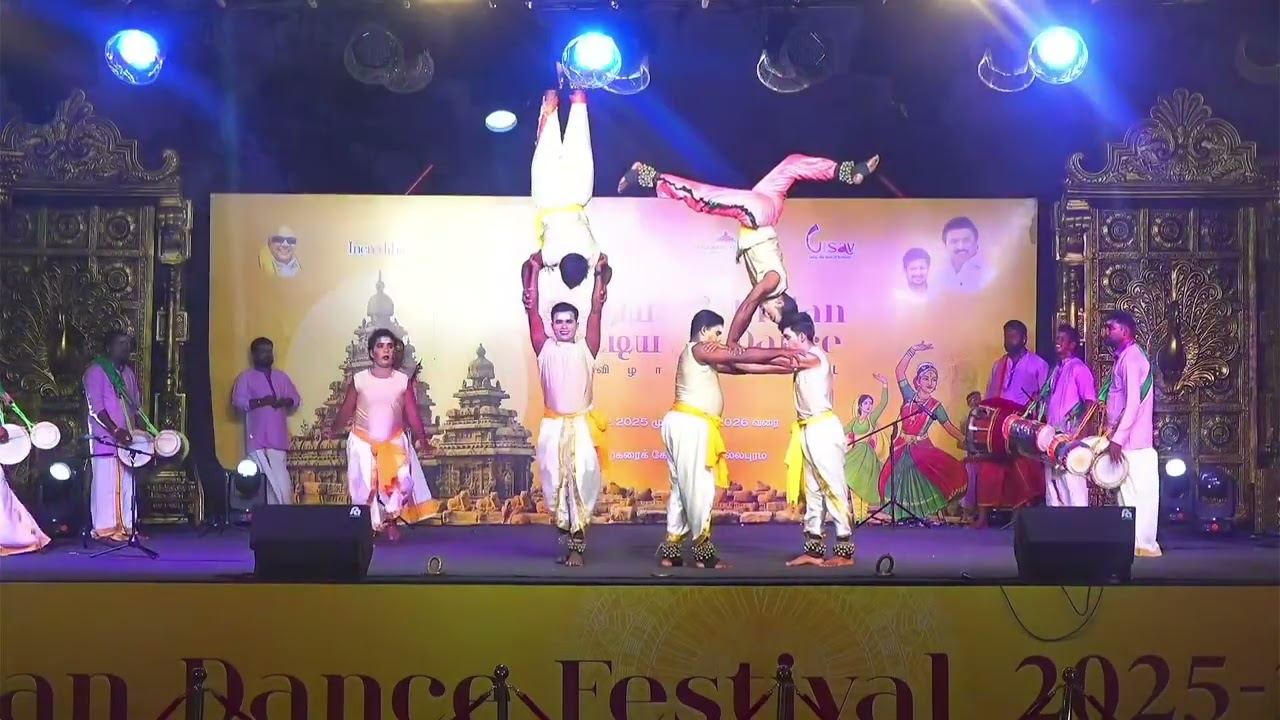 சும்மா பட்டைய கிளப்பும் கைச் சிலம்பாட்டம்.... மாமல்லபுரத்தில்...