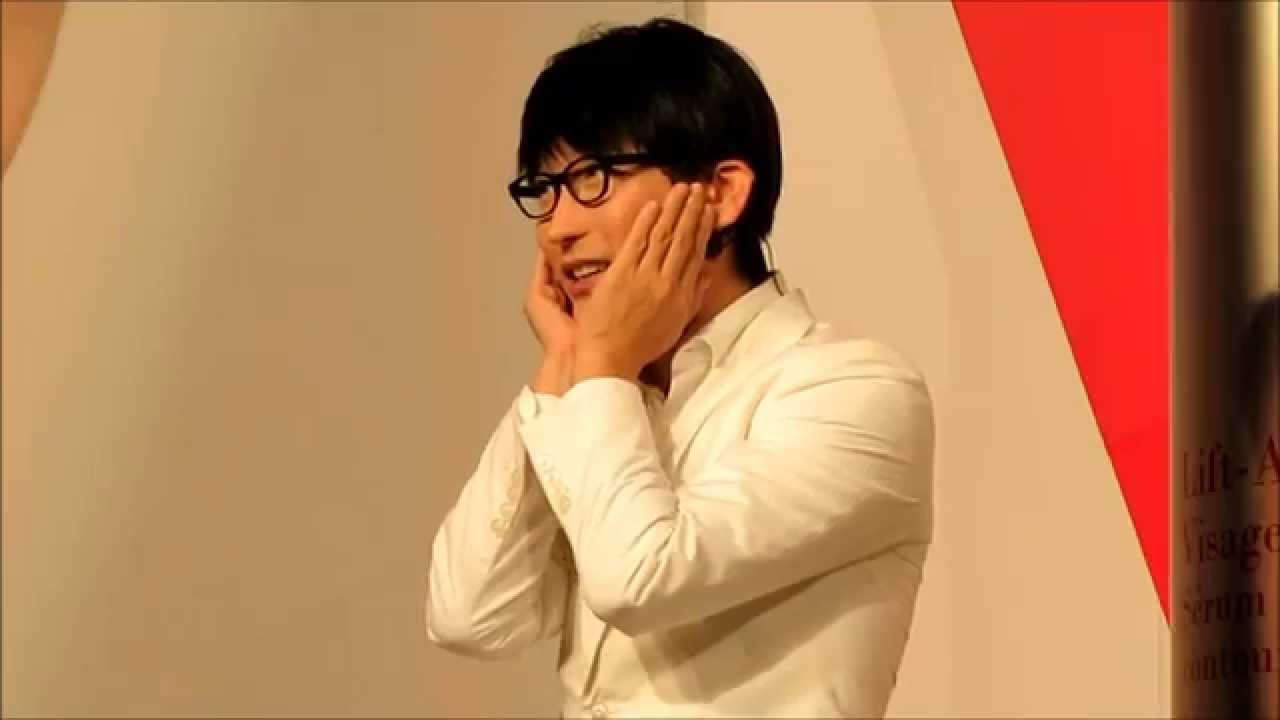 牛爾老師示範一分鐘「提拉瘦臉按摩手法」