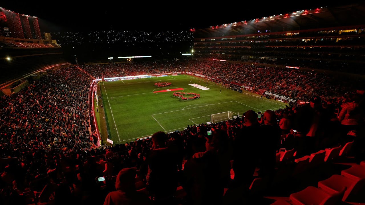 Estadio Caliente Show Light+™ Entertainment Package
