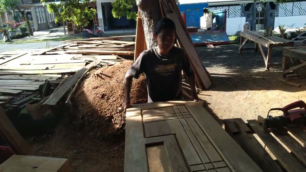 Pintu minimalis isian tebal 