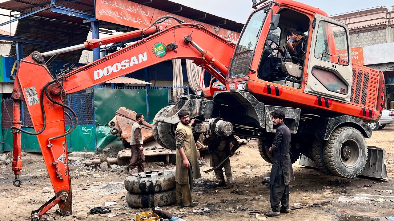 DOOSAN Excavator || Front Wheel Brake Adjustment System Complete process in Pakistan 🇵🇰