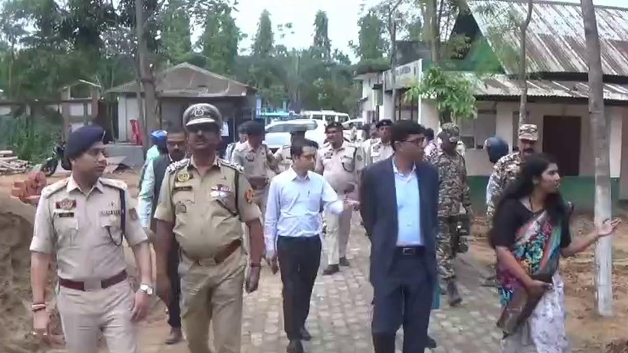 Chief Electoral Officer Brijesh Pandey tei Policeni Kwchwk Ojamrokno twiwi Khlaijakha Review Meeting