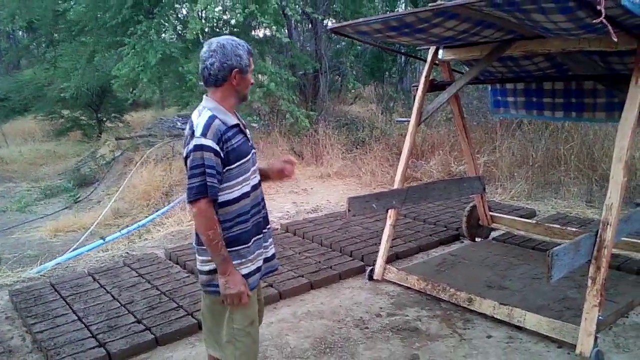 Incrivel maquina de Fazer tijolo caseiros