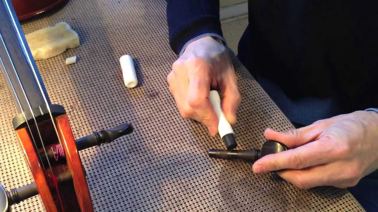 L'entretien d'un instrument à cordes - Graisser une cheville et poser une corde