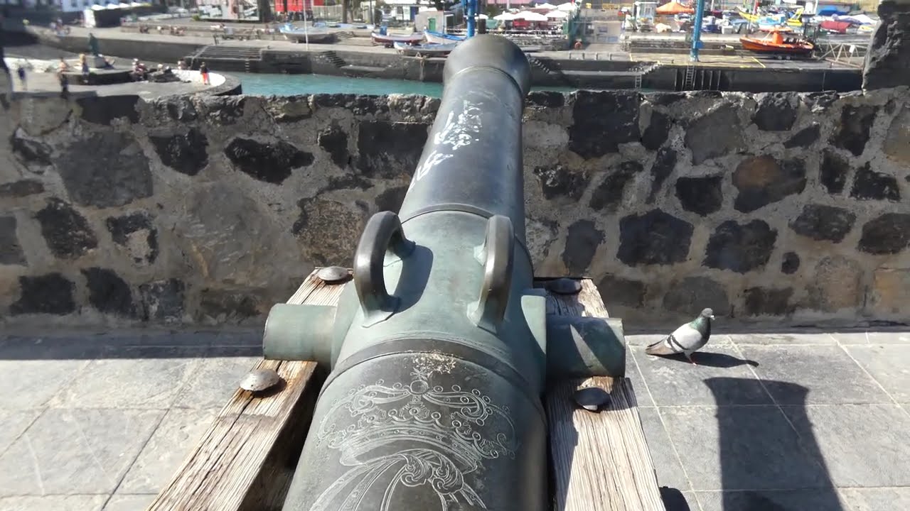 Dělo z roku 1806 pevnosti Santa Bárbara Battery v Puerto de la Cruz, Tenerife, Španělsko