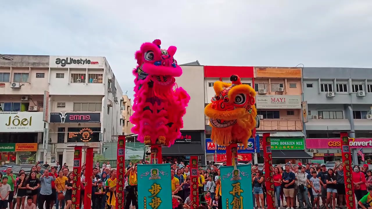 Lion Dance by Khuan Loke 2025