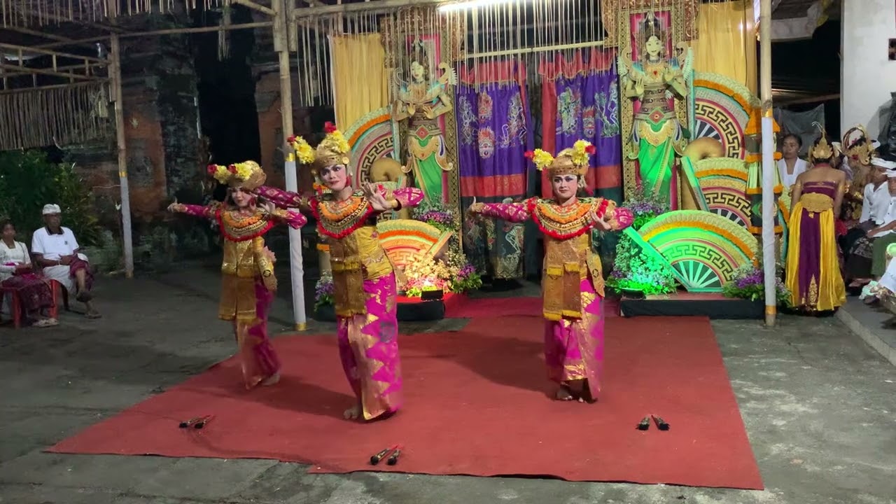 Ngaturang ayah Sesolahan Legong Condong , Karya Ngenteg Linggih ring Pura Agung Br. Carik Padang 