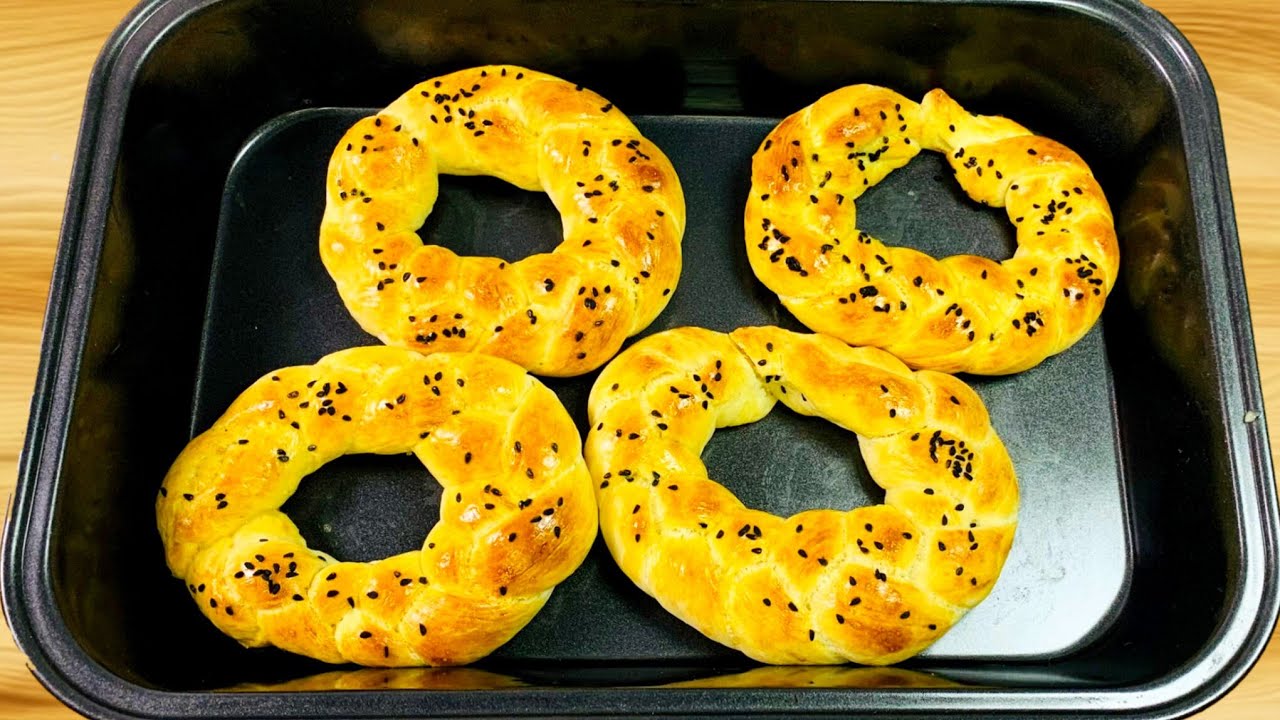I Baked These Fluffy Bread Rings at Home and Now I Can’t Stop Eating Them