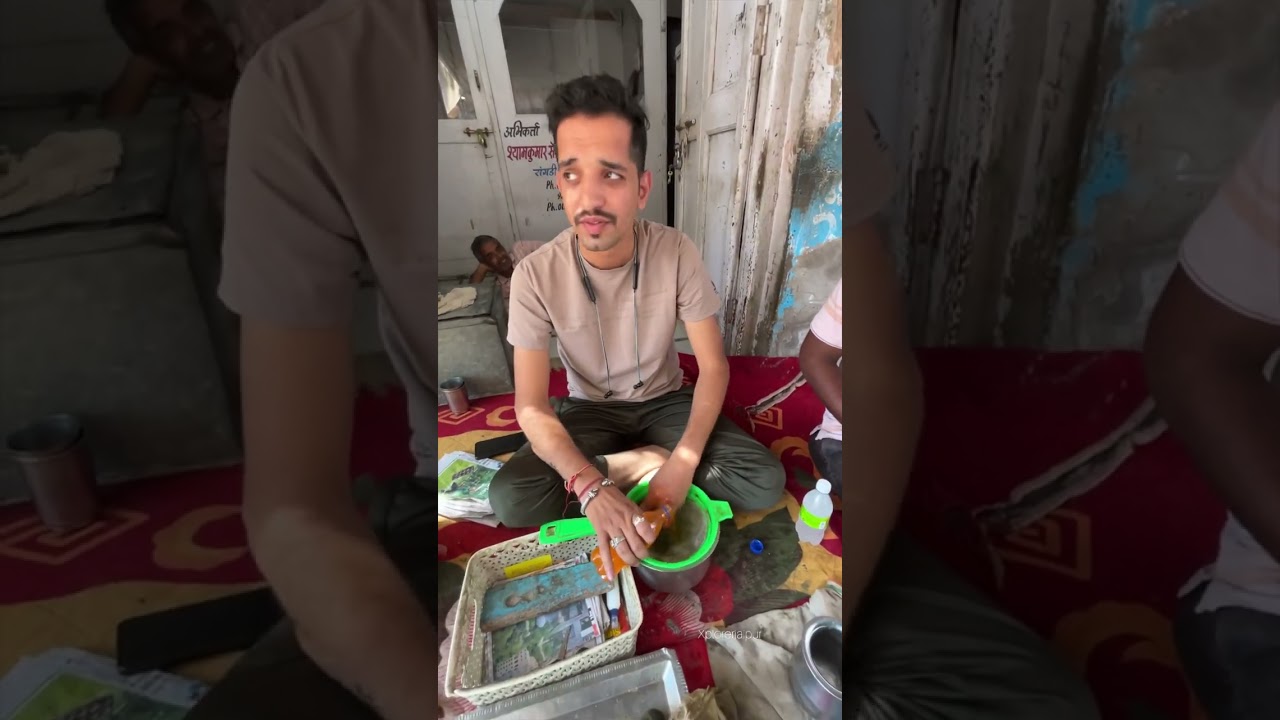 भांग का मजा लेते भोले के भक्त 60 year old shop Bhang making Jaipur food xplorer Indian street food