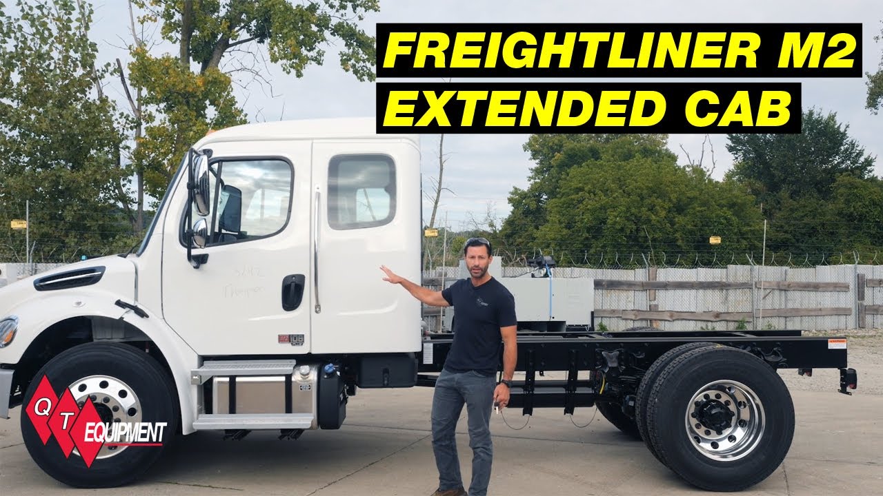 Грузовик Freightliner M2 с удлиненной кабиной для сервисных работ